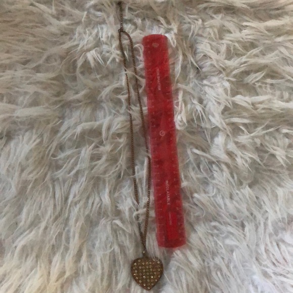 ✨2 for 15✨ Gold heart necklace💛 - Picture 3 of 4